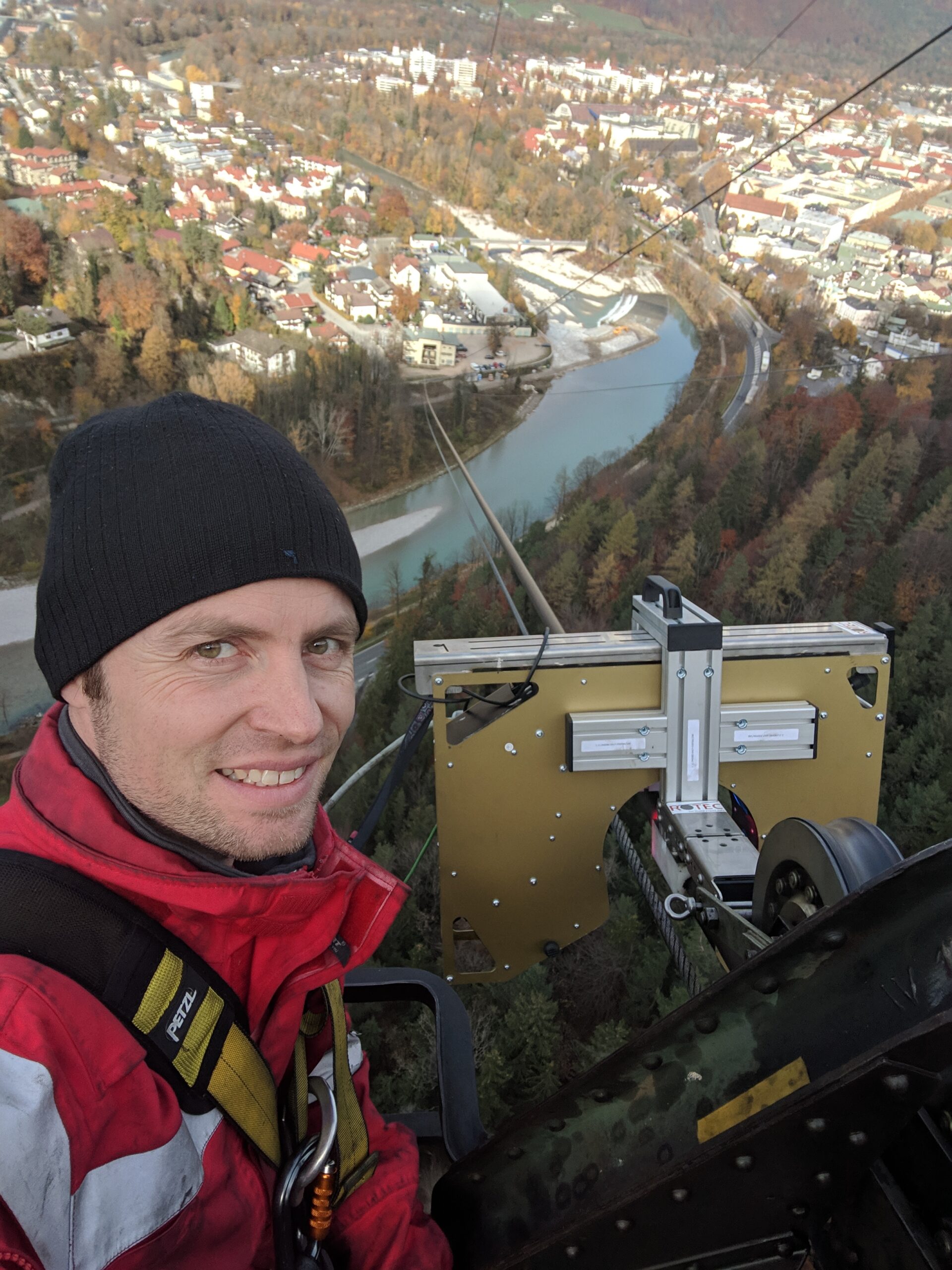 Predigtstuhlbahn 3 Martin prüft die Seile der Predigtstuhlbahn.