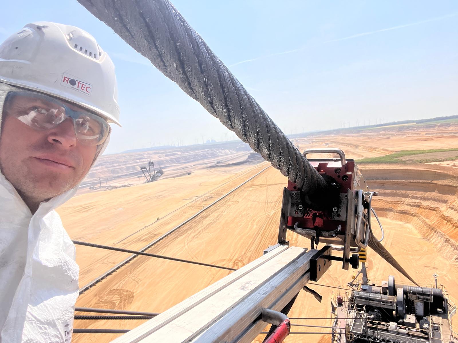 Seilprüfung im Tagebau durch das ROTEC-Team Dr. Martin Wehr bei der Seilprüfung im Tagebau Hambach mit ROPESYS Seilprüfgerät