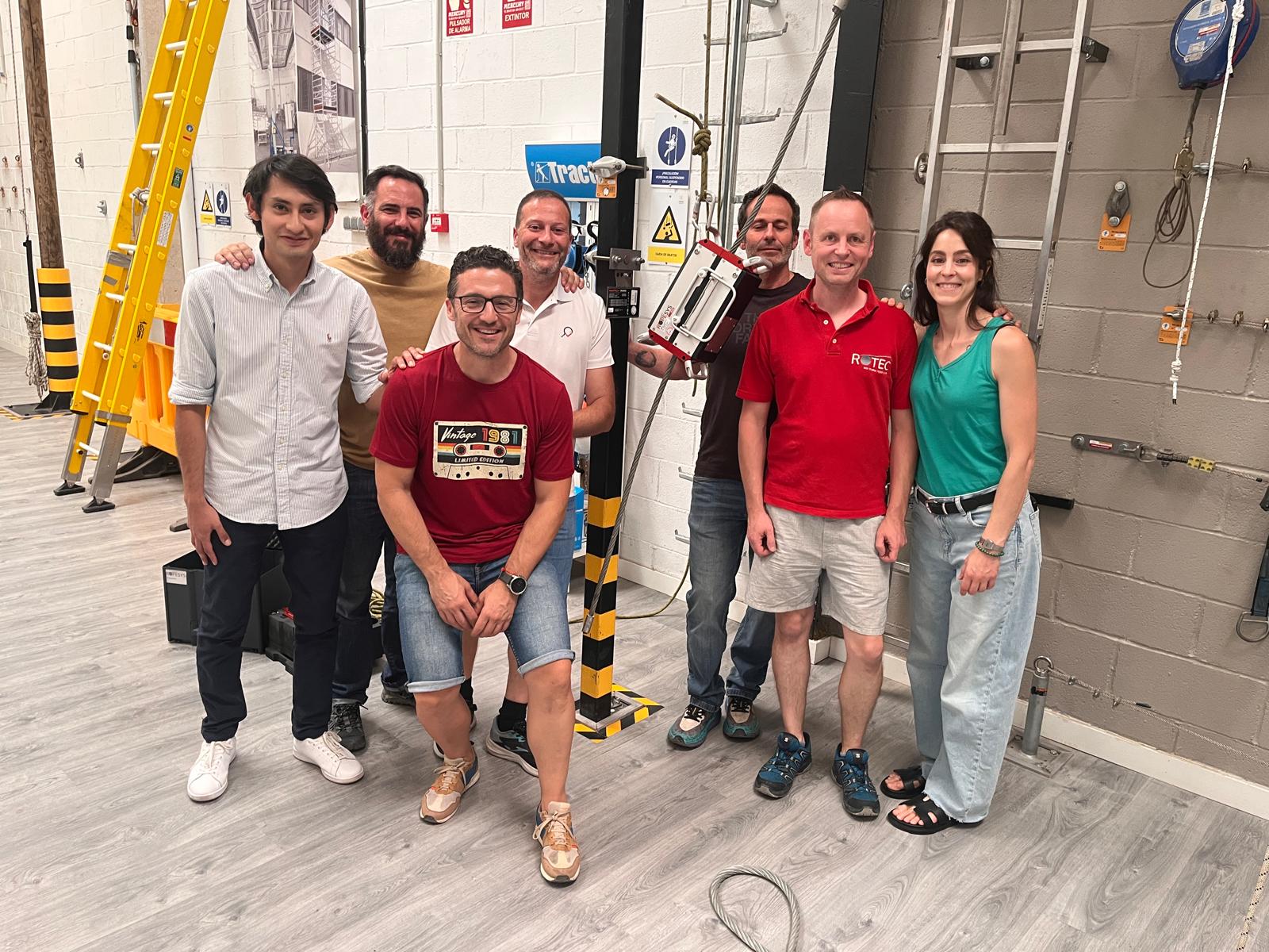 Verkauf und Schulung Seilprüfgerät R58 – Teamfoto mit ROTEC und AGRANALTURA.