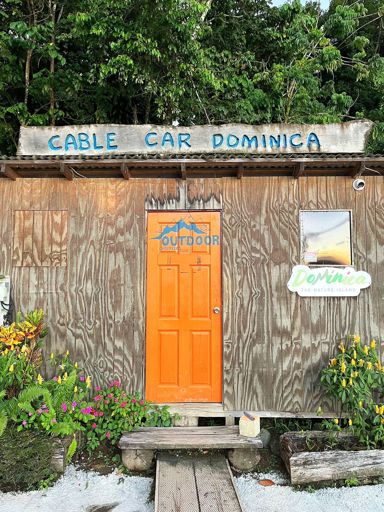 Leitstelle „Cable Car Dominica“ als Baustellenzentrale in Dominica