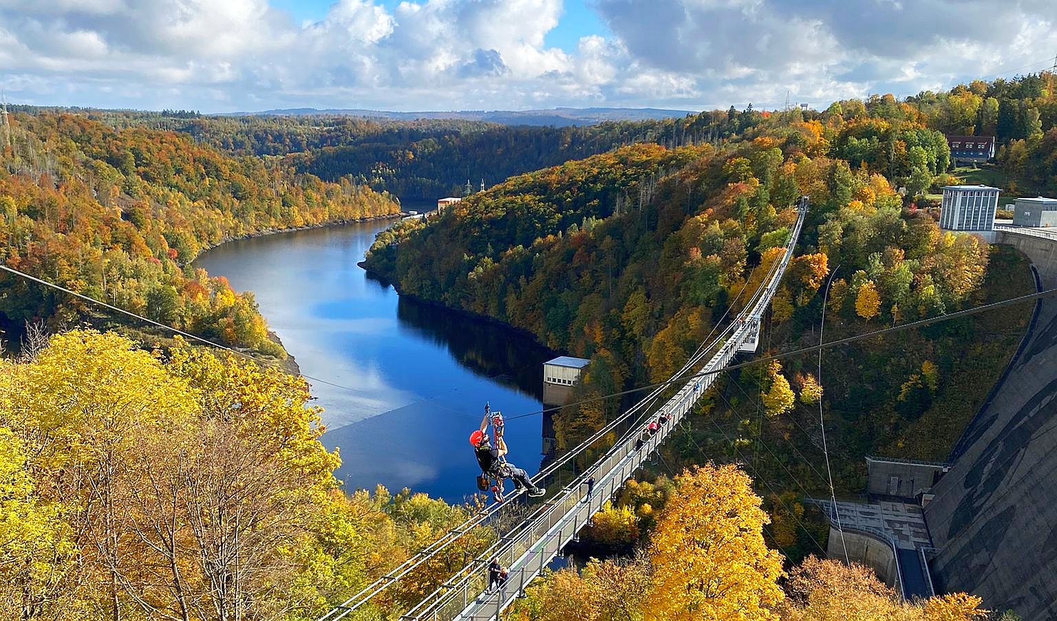 Magnetinduktive Seilprüfung an der Zipline im Harz mit ROPESYS Seilprüfgerät über dem Rappbodetal