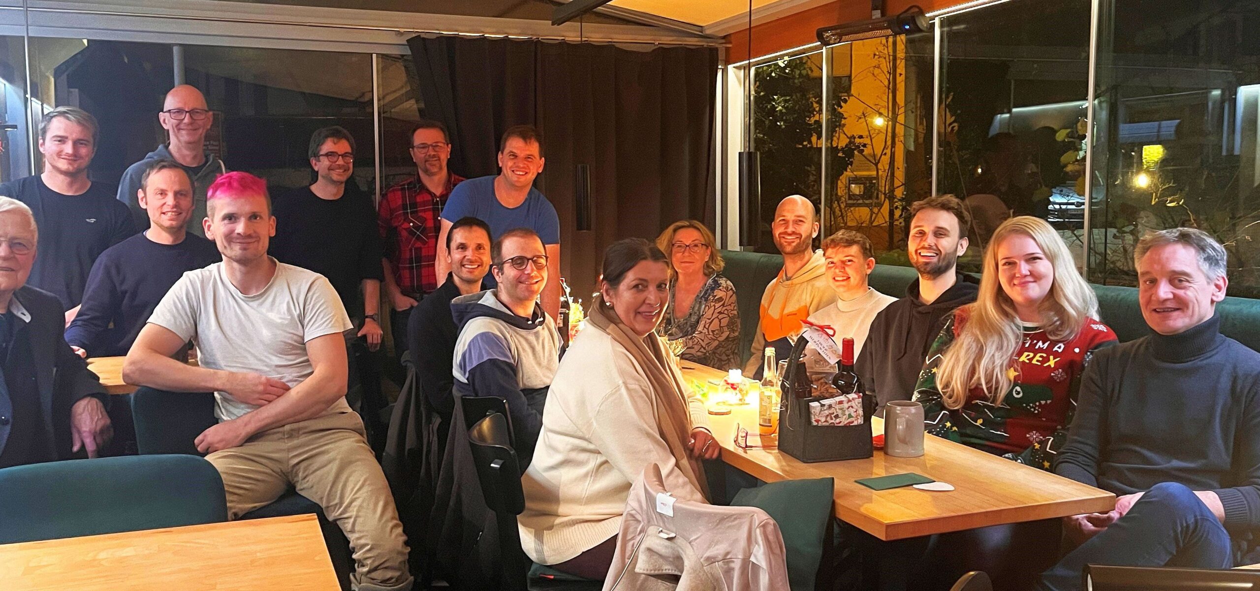 ROTEC-Team beim Abendessen im Restaurant