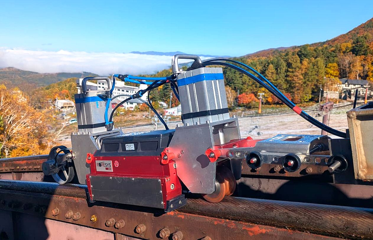 ROPESYS Seilprüfgerät im Einsatz am Tragseil im Bergbereich