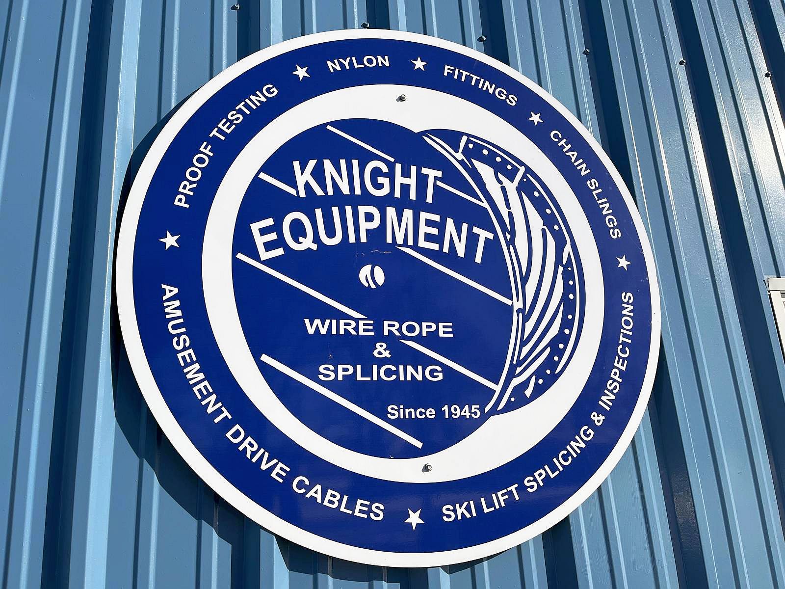 Logo von Knight Equipment Co. in Blau