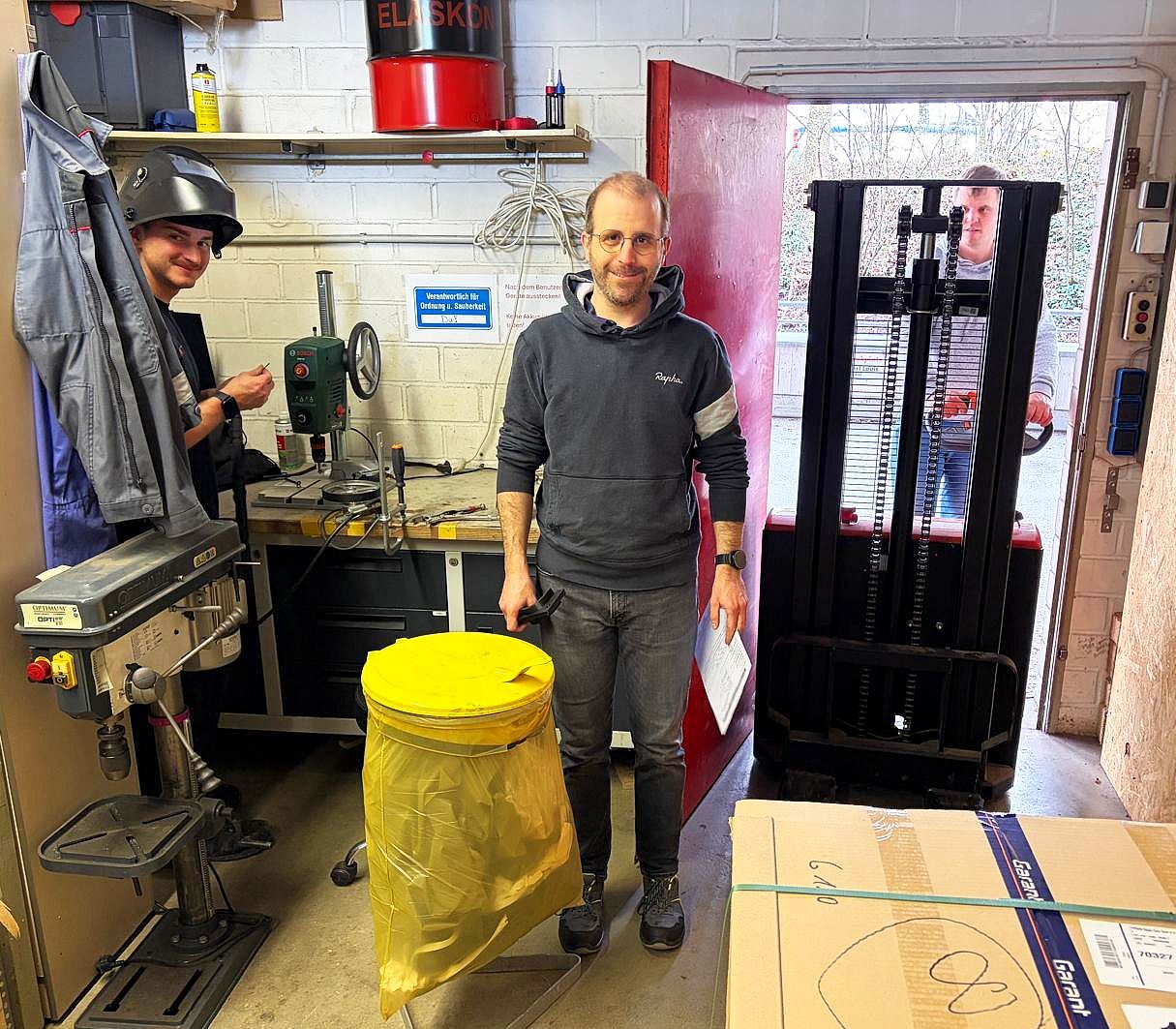 ROTEC Team beim Probeaufbau für die Messe