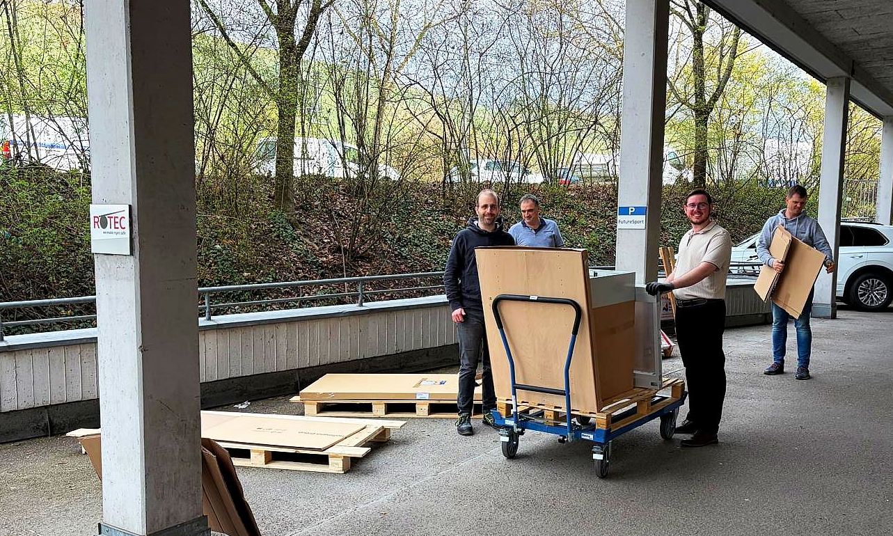 ROTEC Team beim Probeaufbau für die Messe Mountain Planet